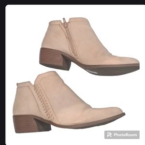 Qupid Nude/Cream Ankle Booties size 9